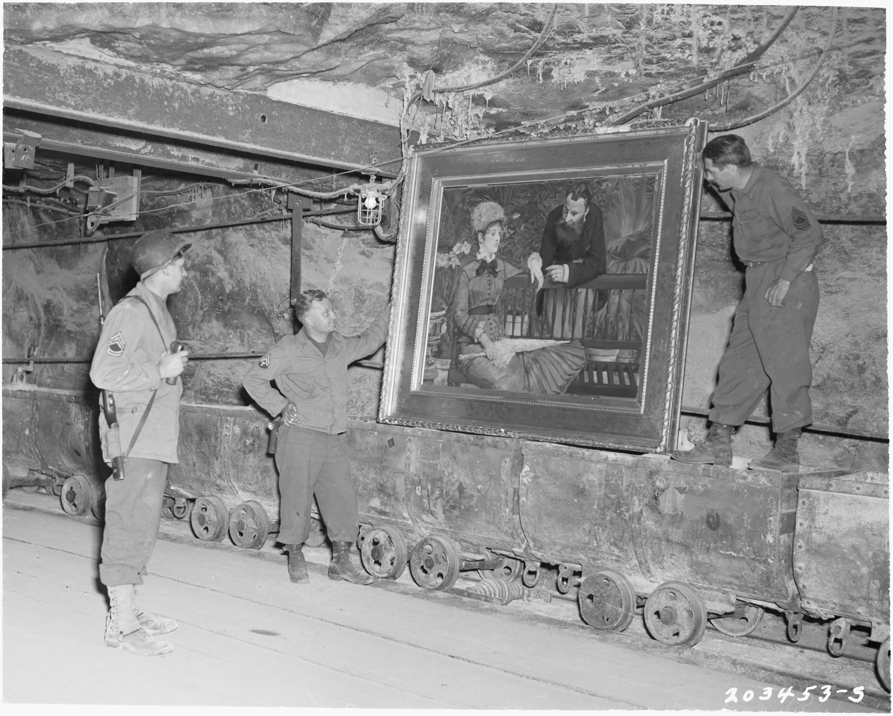 US soldiers with Manet's In the Conservatory/Im Wintergarten/Dans la Serre 04/25/1945. National Archives