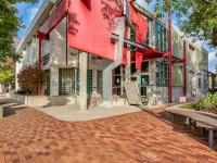 الجزء الخارجي لمكتبة فرع روس شيري كريك