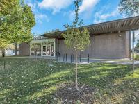 الجزء الخارجي لمكتبة فرع فالديز-بيري