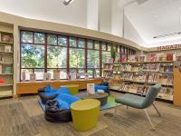 مكتبة فرع قرية فيرجينيا الداخلية